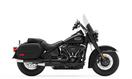 Harley-Davidson® Heritage Classic Vivid Black (Black Finish w/ Laced Wheels) 2022